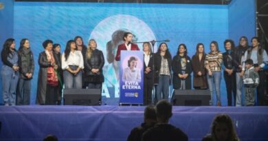 Mariel Fernández encabezó un multitudinario homenaje a Eva Perón a 74 años de su paso a la inmortalidad